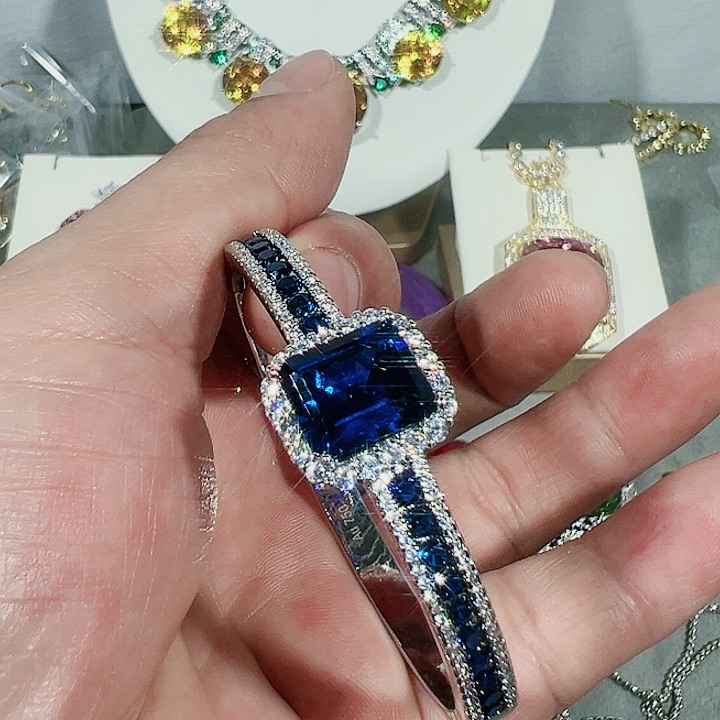 红宝石颈饰未镶嵌