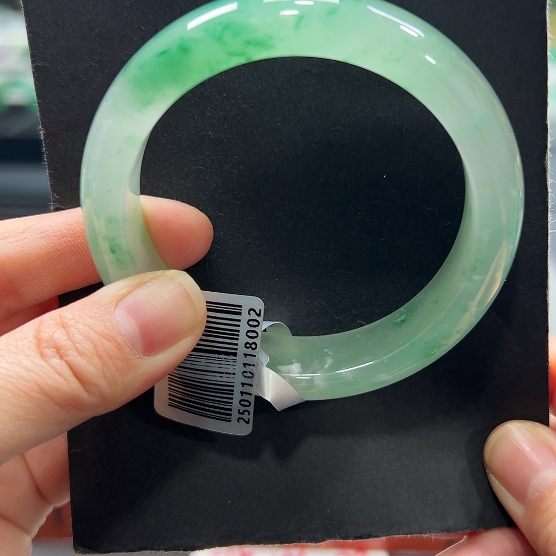 清***瑶石英质玉（非洲翠）未镶嵌手镯