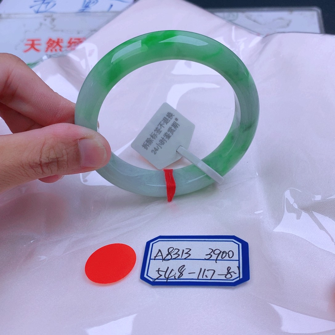 翡翠手镯未镶嵌翡翠