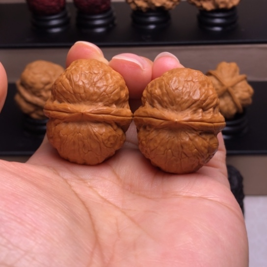 文玩核桃把件粗筋钢炮34