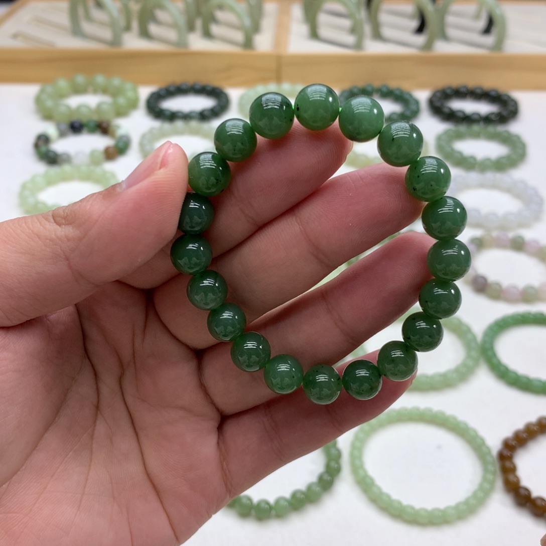 和田玉手串（猕猴桃碧玉9.5）未镶嵌