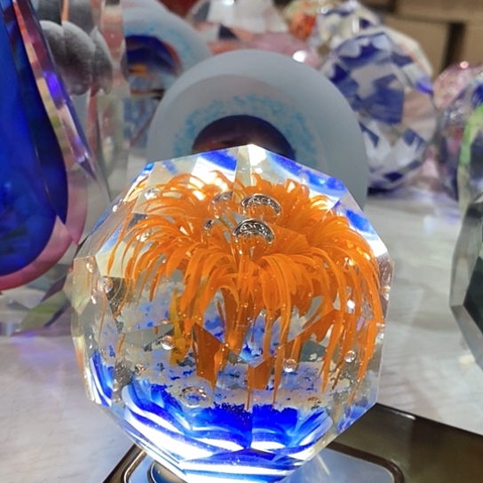 琉璃花瓶高9厘米宽8厘米