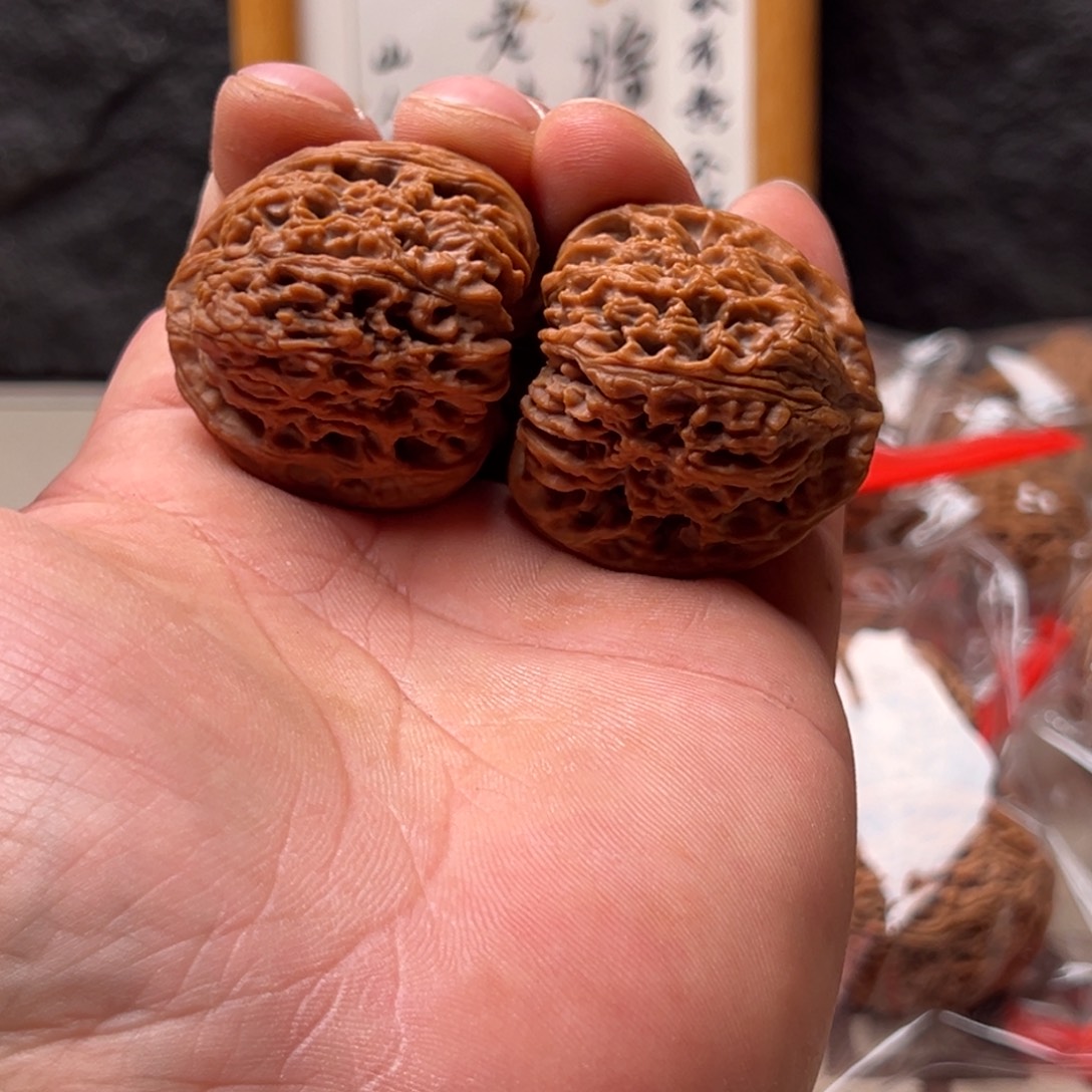 阿***夏文玩核桃把件南疆39色差黄线