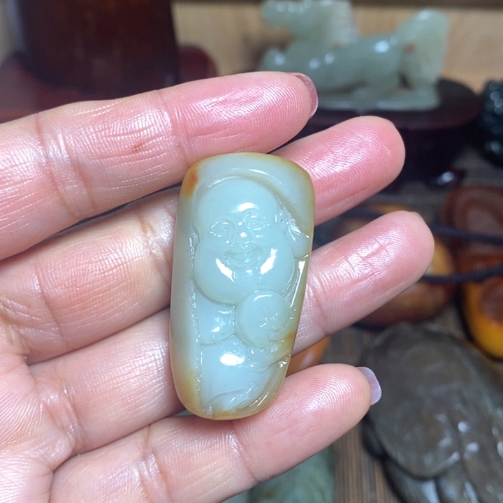 和田玉颈饰未镶嵌尝****?