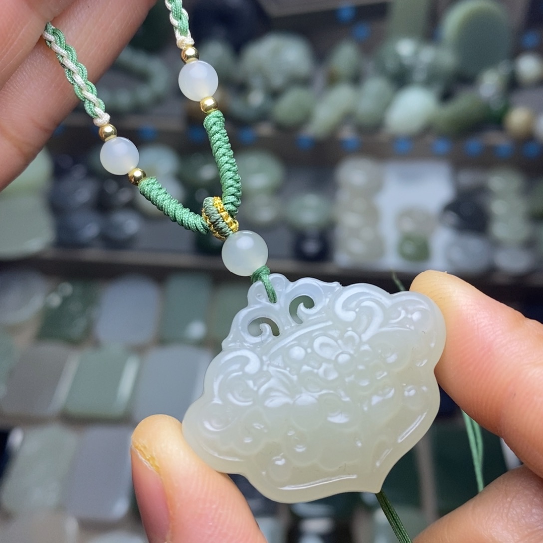 和田玉颈饰未镶嵌