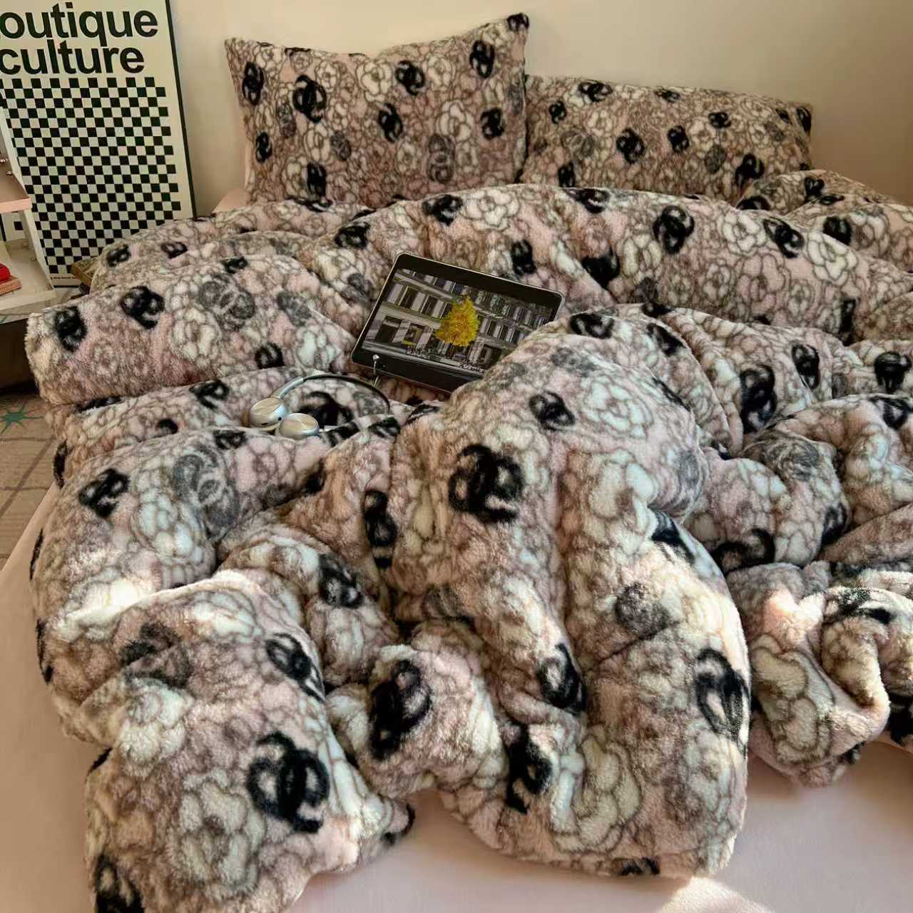 纺臣【山茶朱樱】小资A类仿羊绒拼牛奶绒四件套加厚床单被套三件套