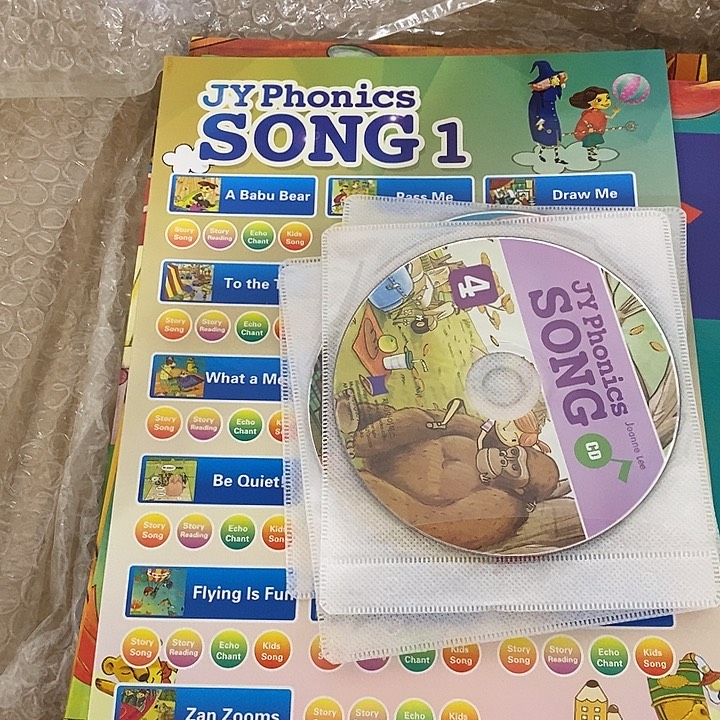 闫***）不知道是什么英语书，四本，带光盘