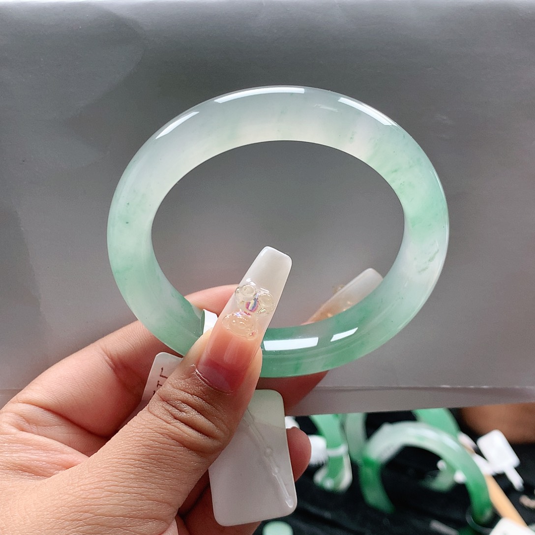 石英质玉镯子未镶嵌