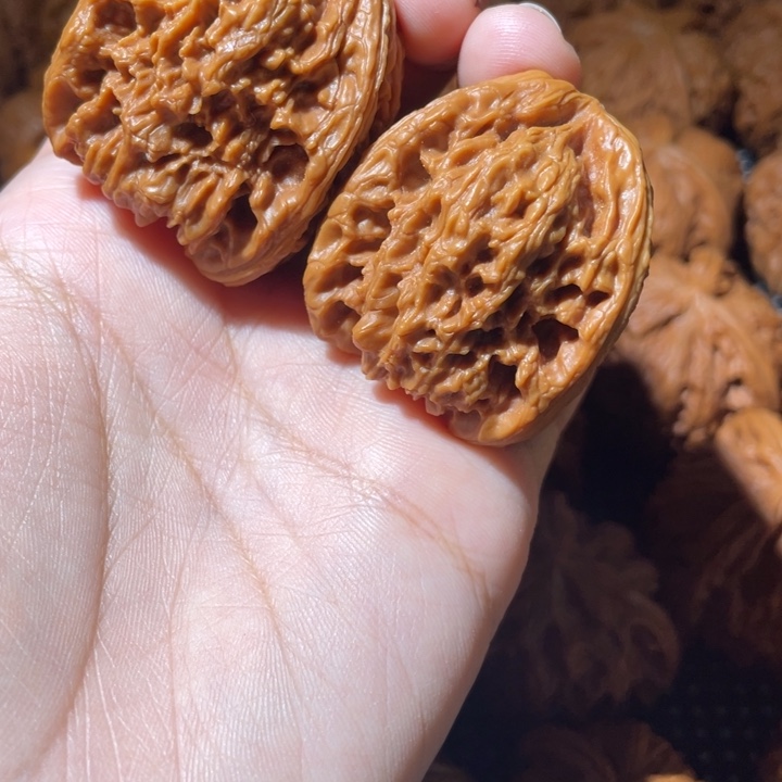 供***你吊坠桃核小妹三棱