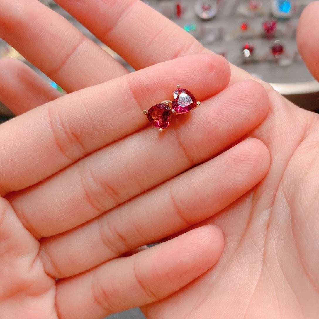 石榴石耳钉银S925镶嵌耳钉