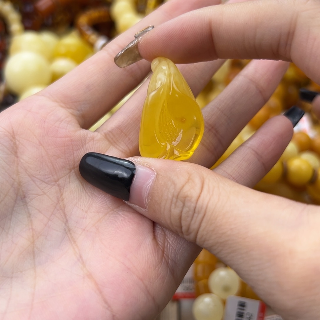 琥珀珠宝奇石未镶嵌