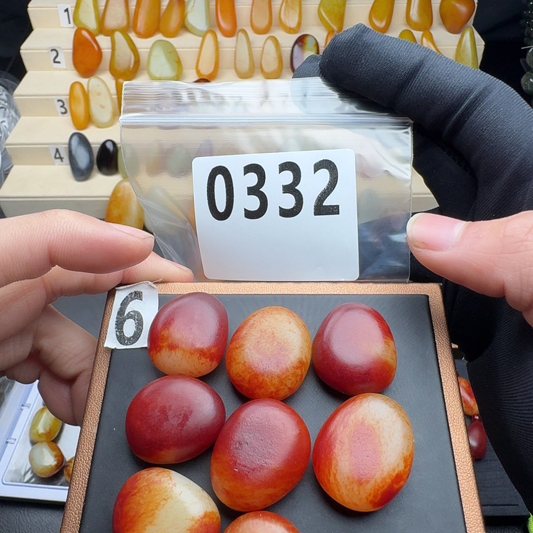 和田玉手串未镶嵌狼**里