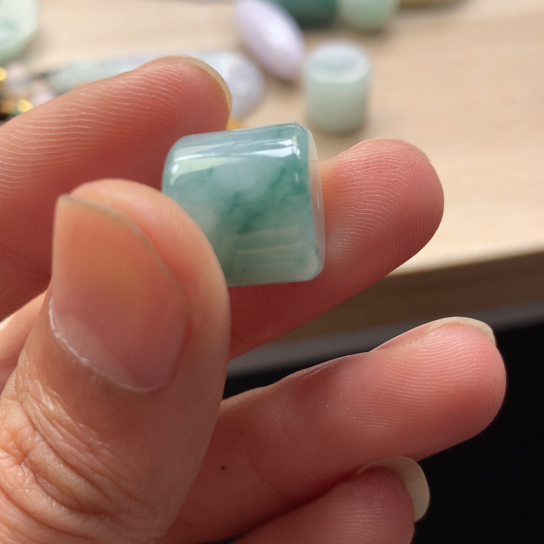 颈饰未镶嵌翡翠吊坠