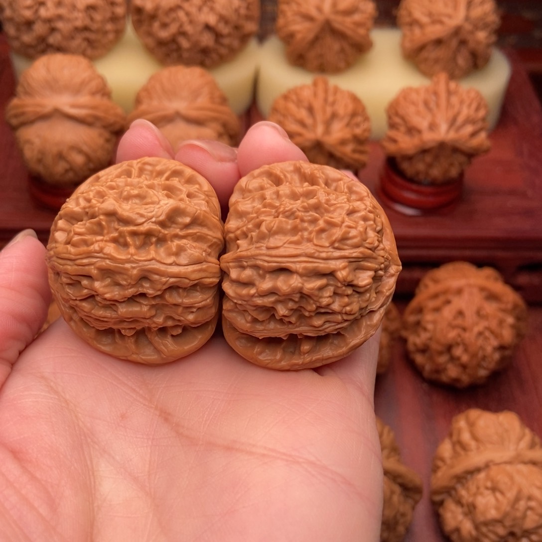 桃核把件三角白狮子头39.5