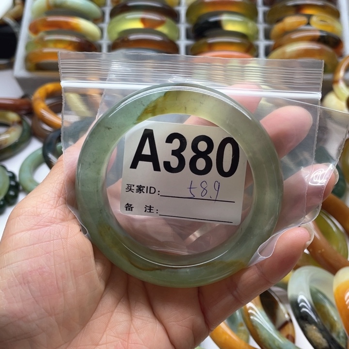 蛇纹石玉未镶嵌手镯明*