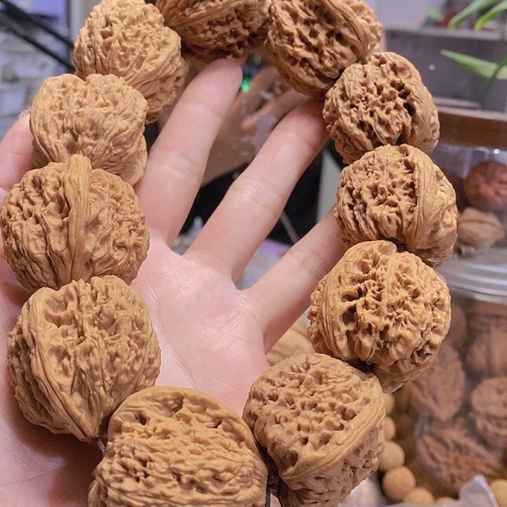 【闪购商品】文玩核桃把件38南疆石手持黄