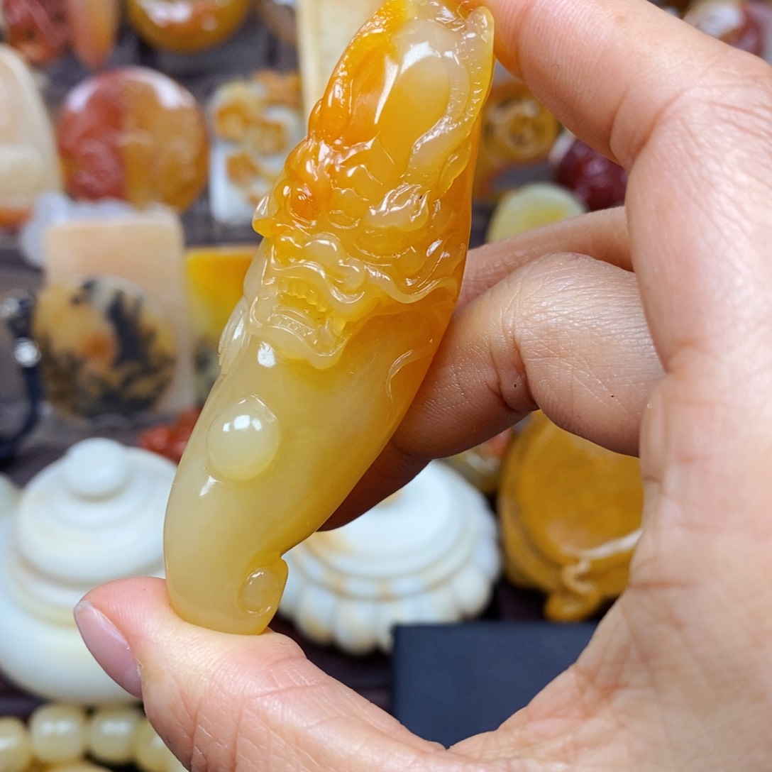 石英质玉（黄龙玉）颈饰未镶嵌