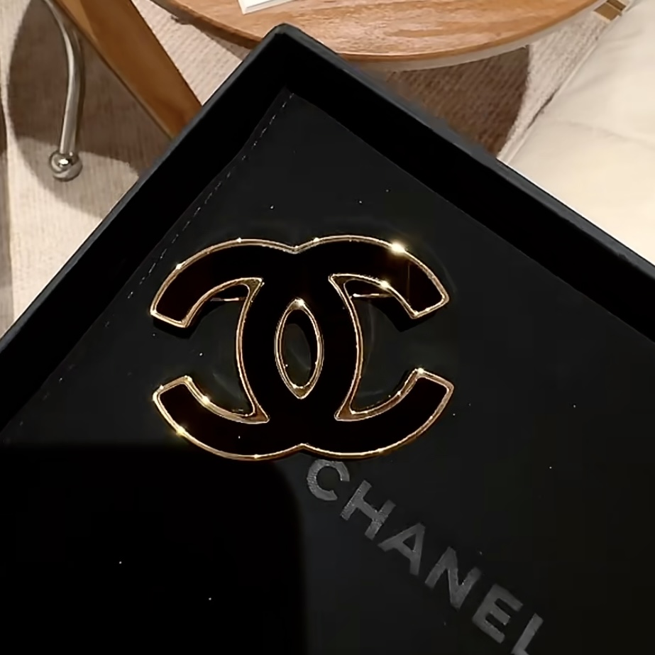 全新未使用 Chanel/香奈儿 蔚蓝/24B黑色珐琅经典双C胸针