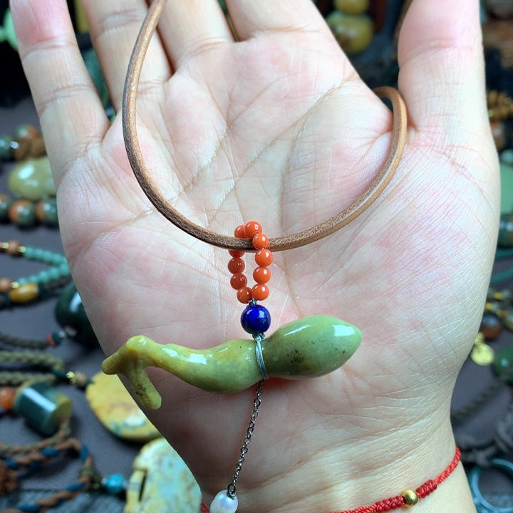 吊坠(赠链)未镶嵌岫岩河磨玉（透闪石质玉）