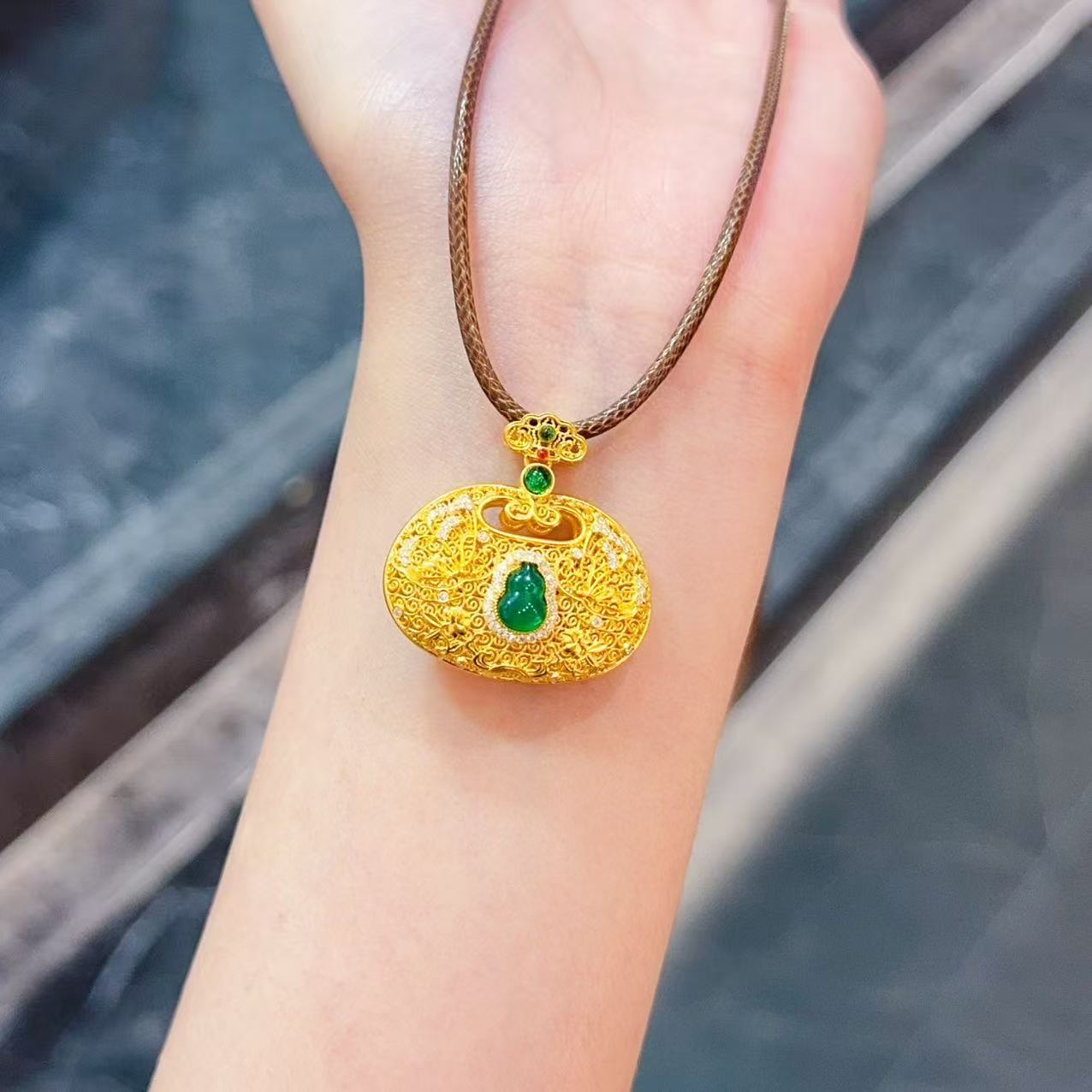 【新美源】足金999 镶嵌工艺 如意锁包吊坠11.46克（换绳咨询客服）