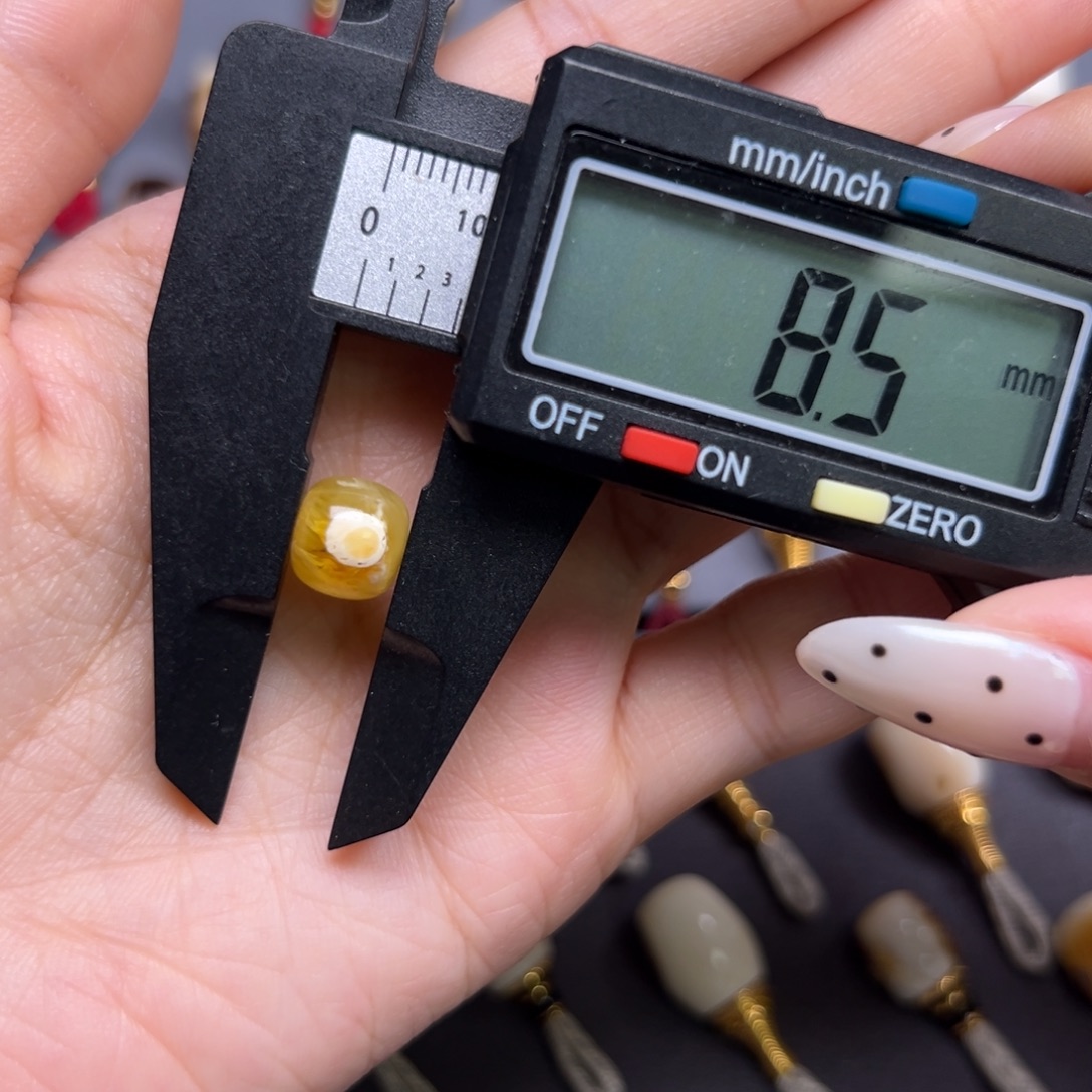 琥珀未镶嵌裸石9.5x8.5mm