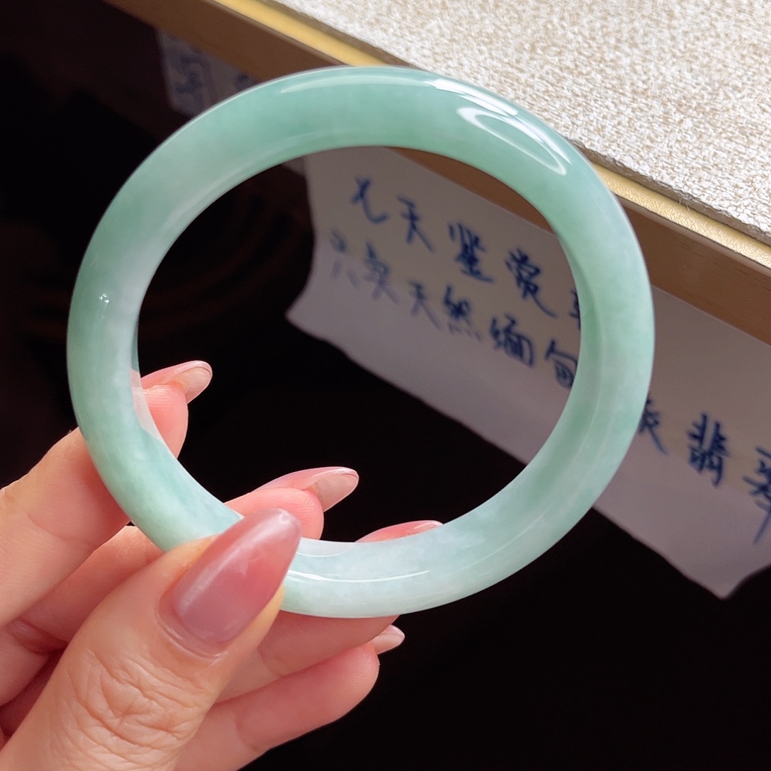 翡翠未镶嵌手镯手镯