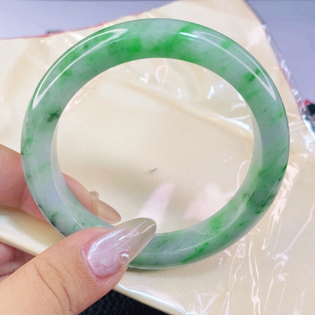 翡翠手镯未镶嵌58圈