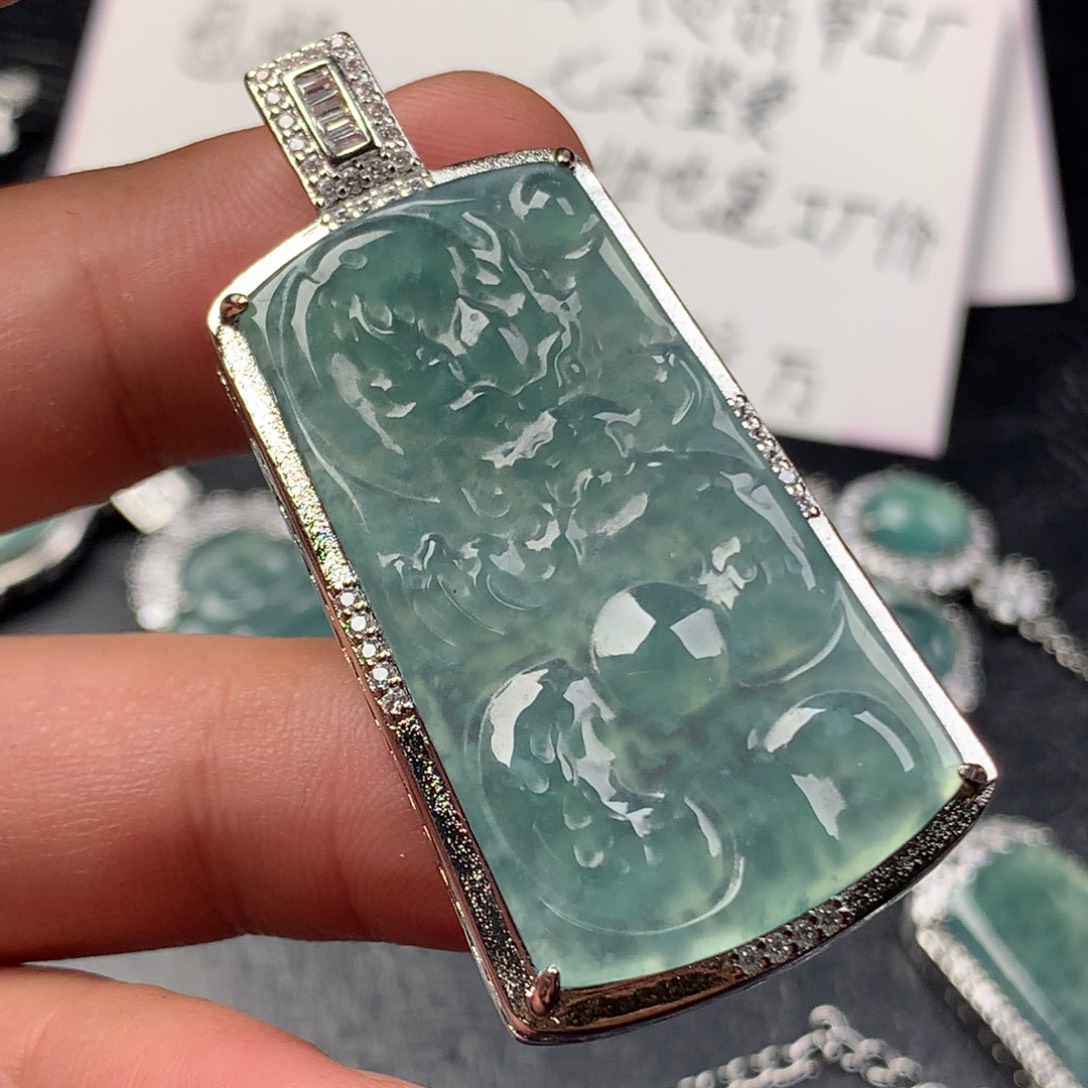 颈饰未镶嵌翡翠龙牌