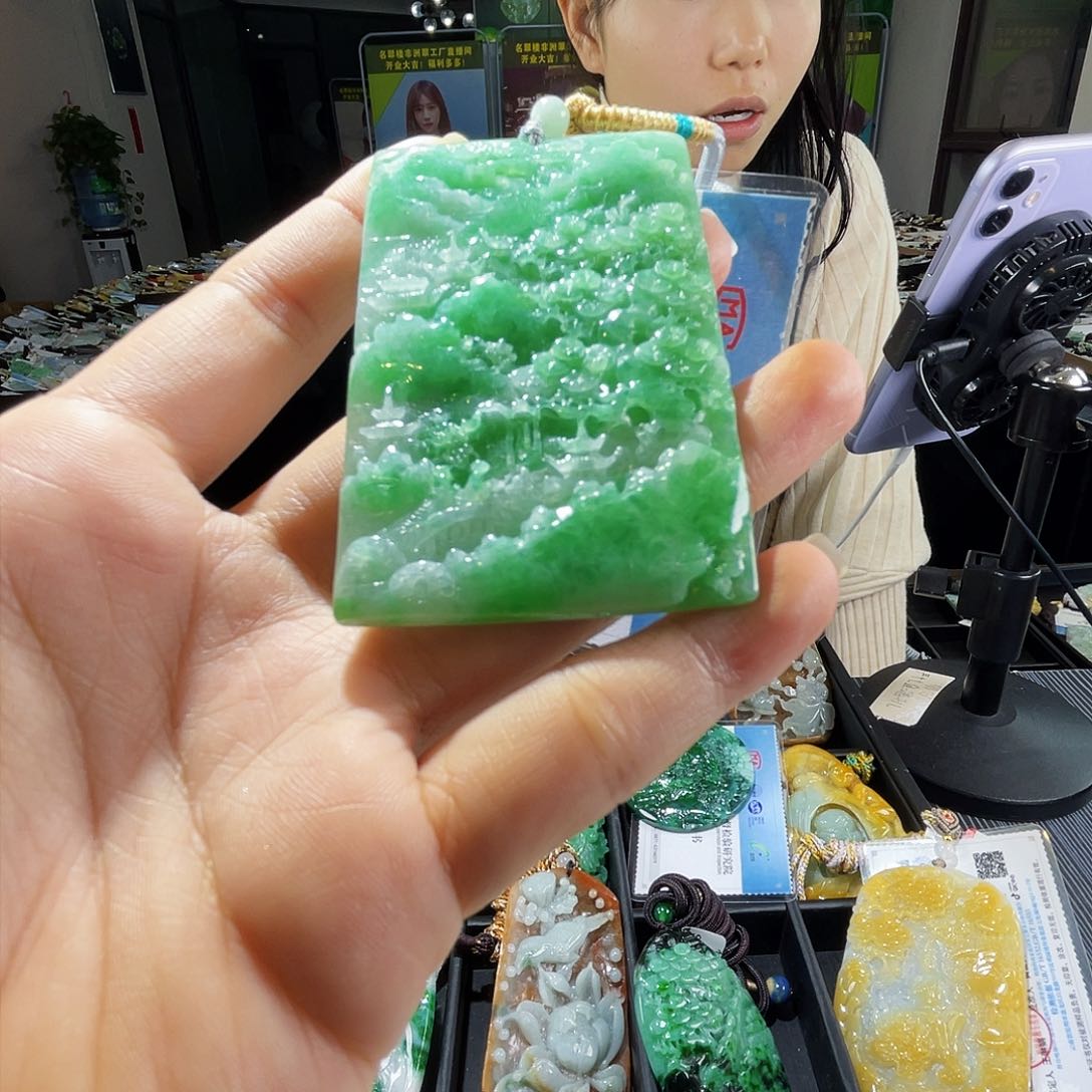 颈饰未镶嵌翡翠一