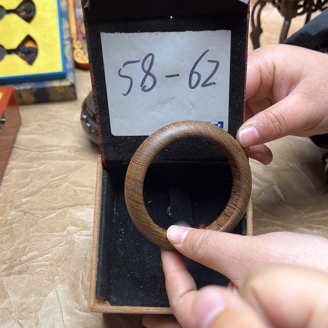 大叶紫檀（黑酸枝木类）