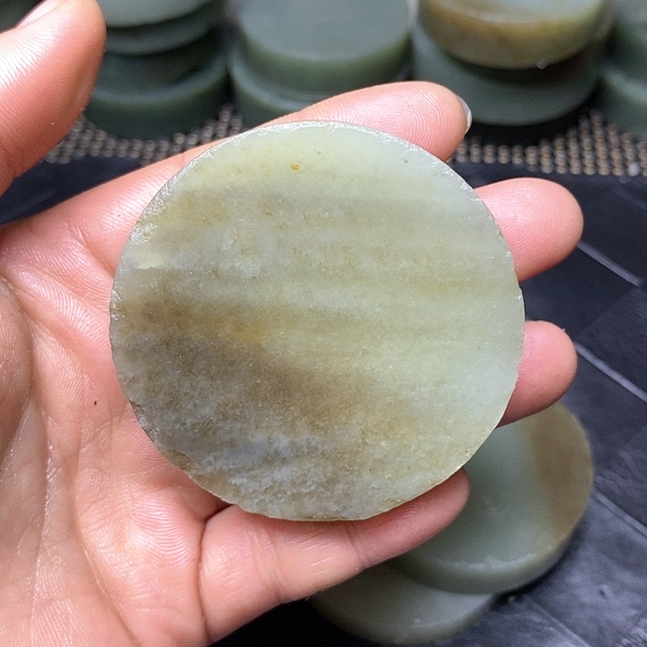 和田玉毛料未镶嵌