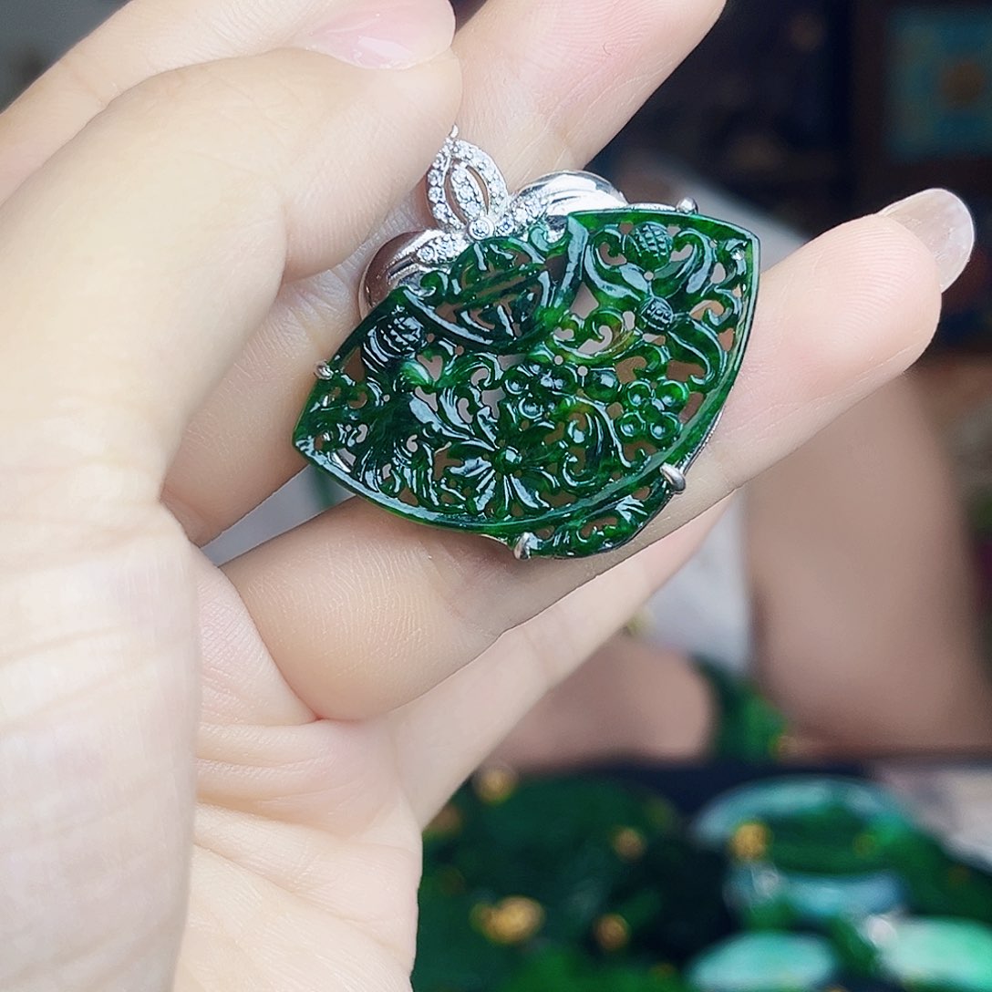 翡翠银S925镶嵌颈饰多样性