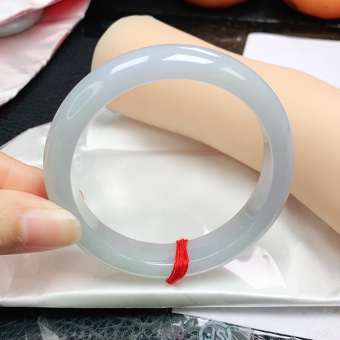 翡翠手镯未镶嵌正5657