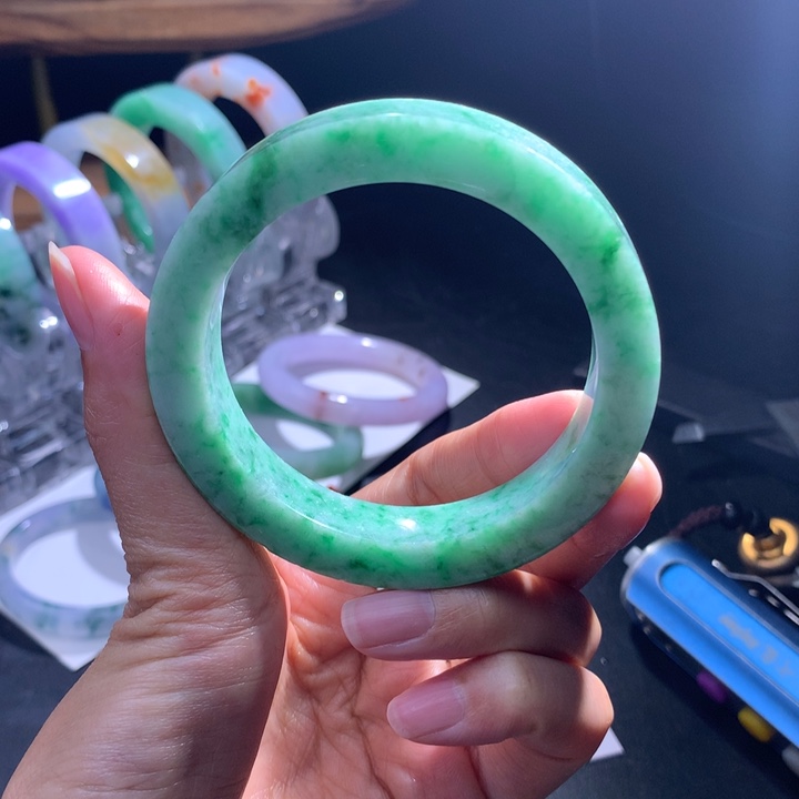 未镶嵌手镯定制翡翠