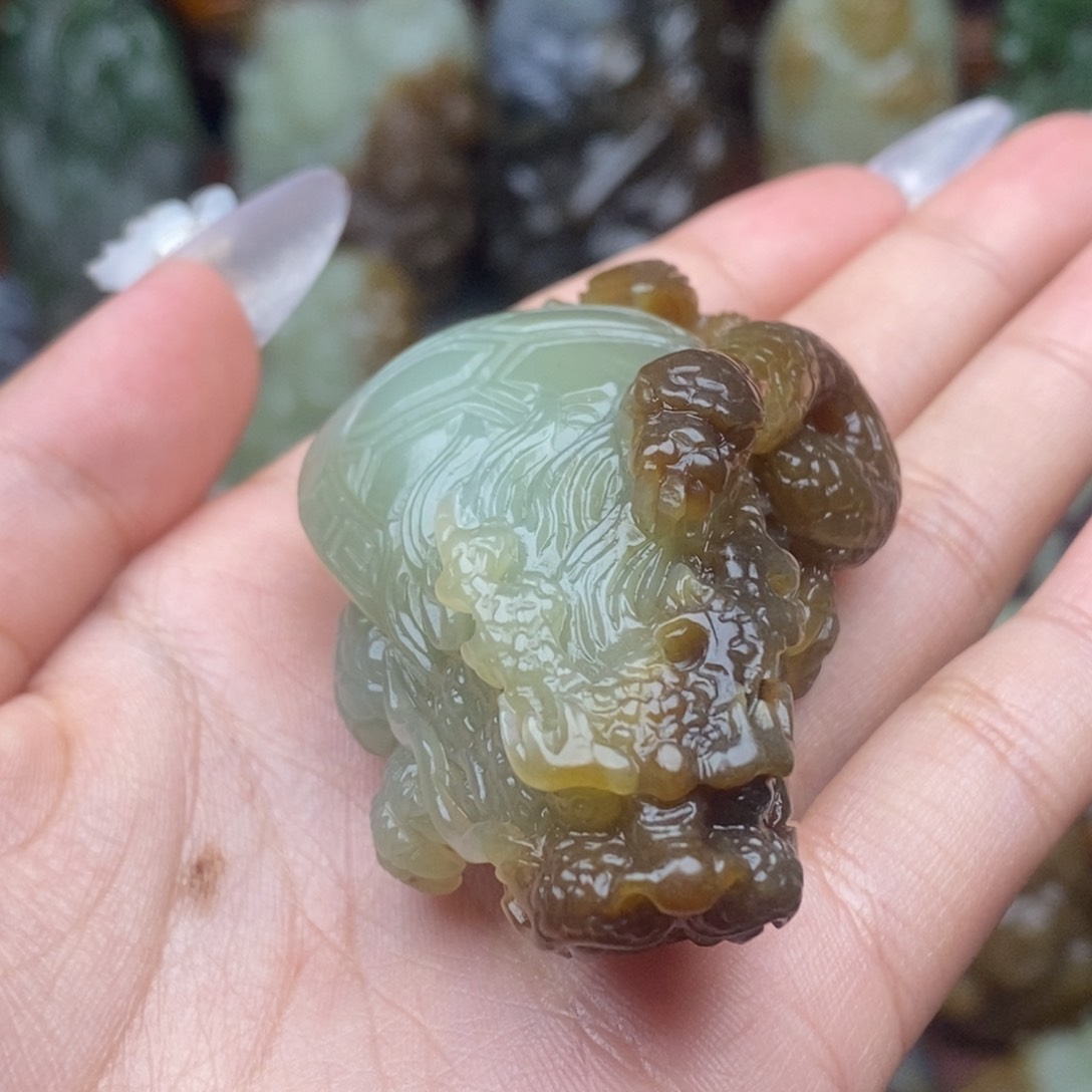 和田玉未镶嵌颈饰还****间