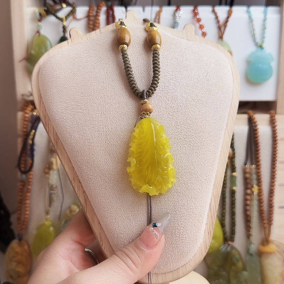 无***悔蛇纹石玉未镶嵌颈饰