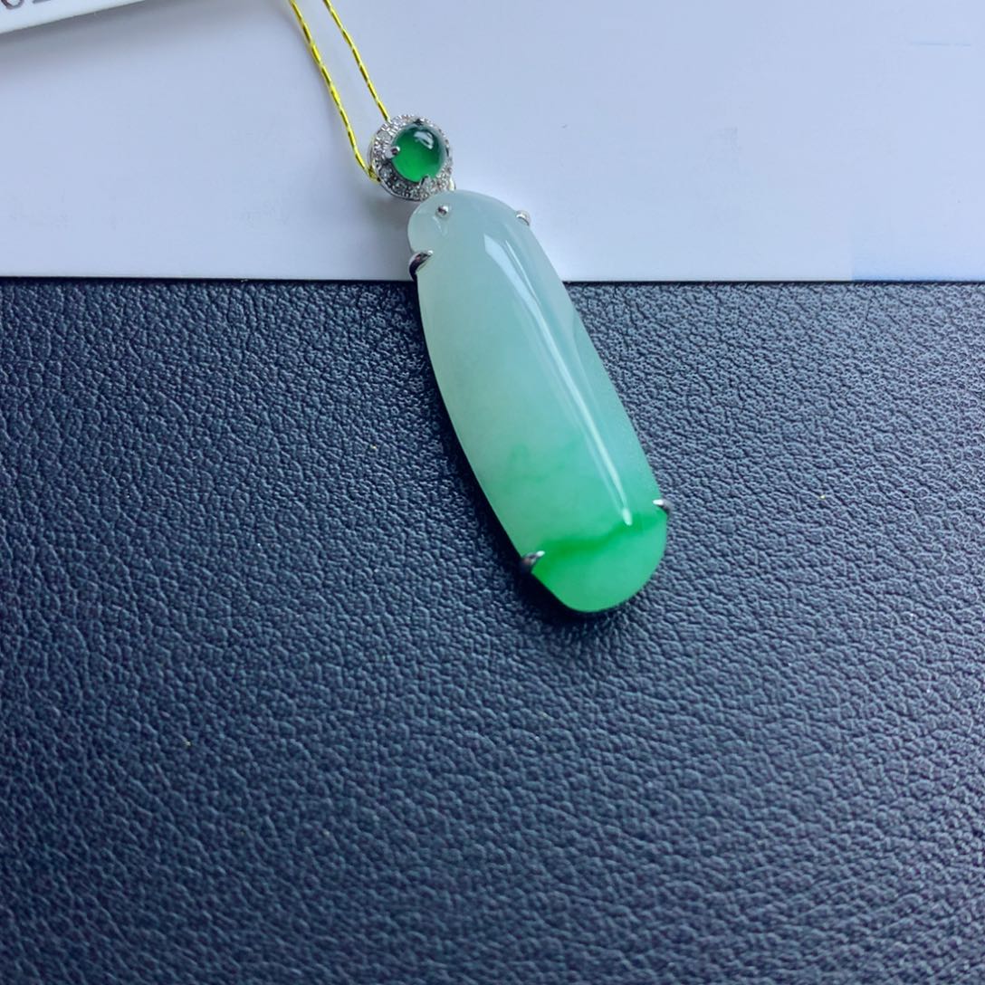 翡翠颈饰未镶嵌福瓜