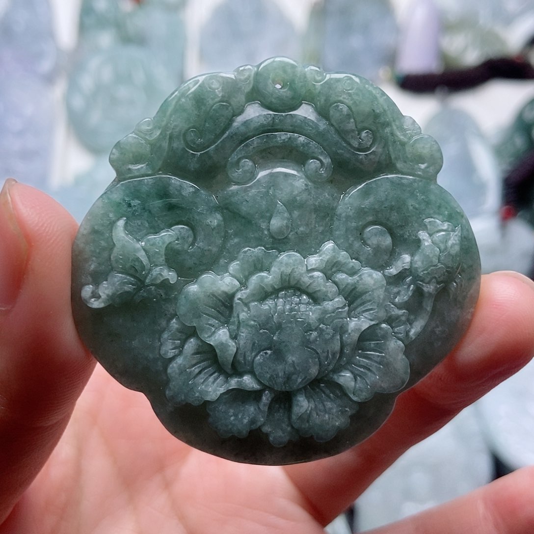 翡翠颈饰未镶嵌翡翠