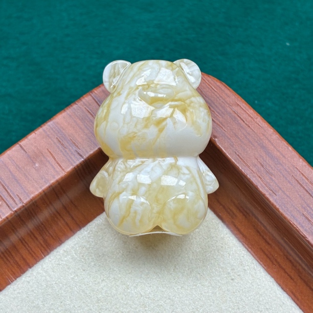 天然琥珀蜜蜡瓷白虎皮妖花小熊（抖音基地发货，带证书）