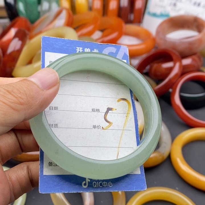 未镶嵌手镯石英质玉