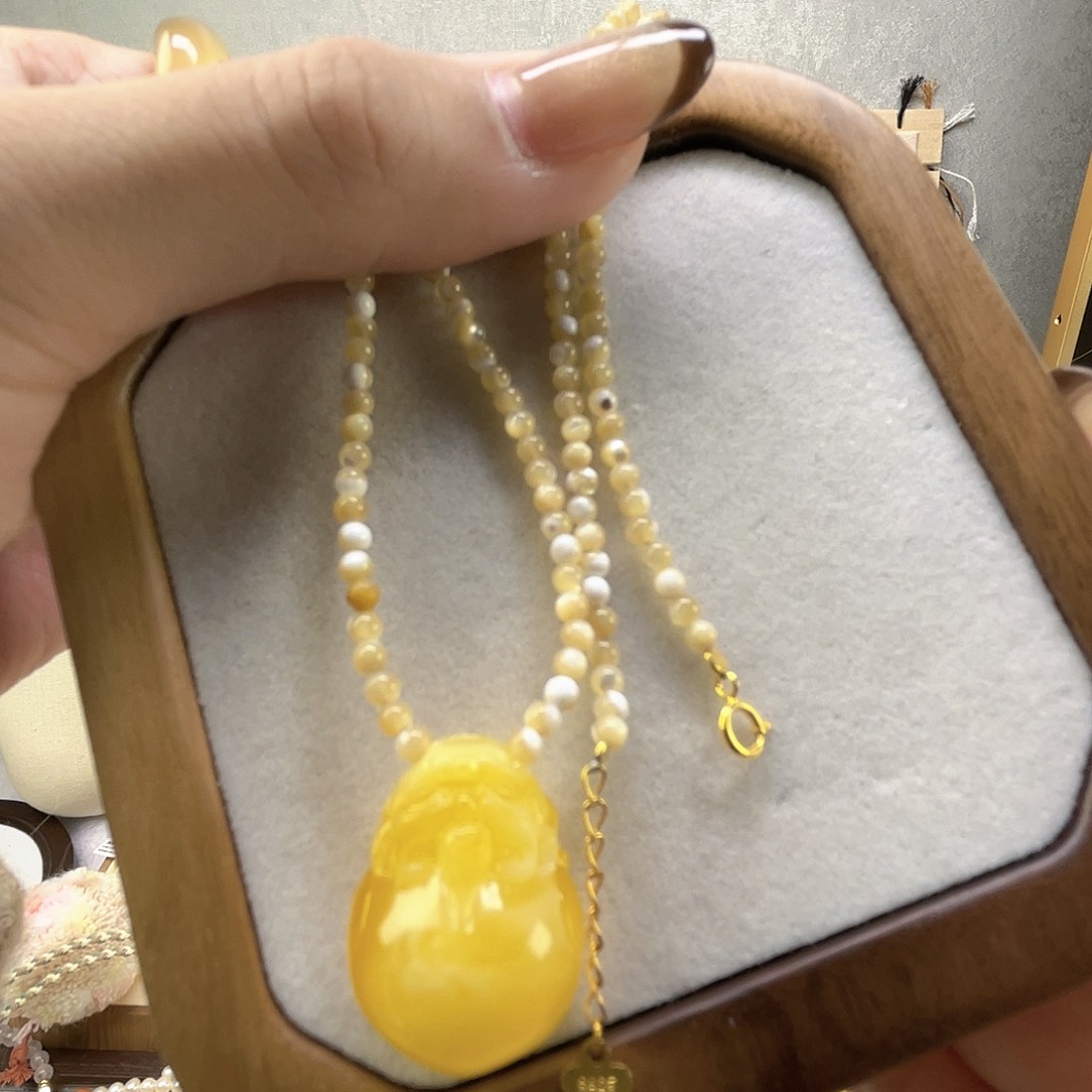 蜜蜡颈饰未镶嵌貔貅