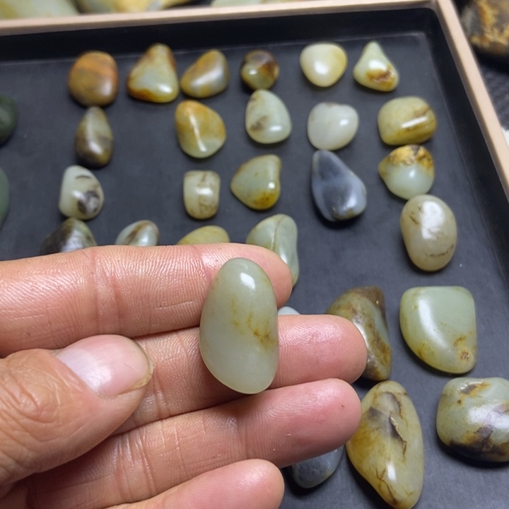 W***飞和田玉（糖玉）未镶嵌珠宝奇石