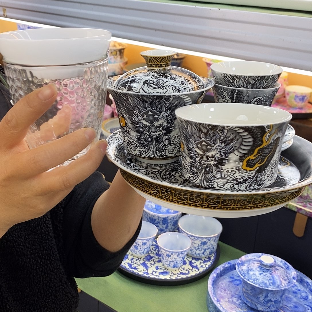 盖碗里的水煮开后放入