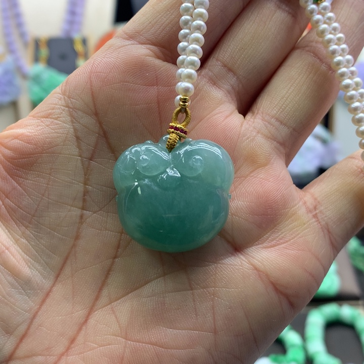 翡翠吊坠(赠链)未镶嵌