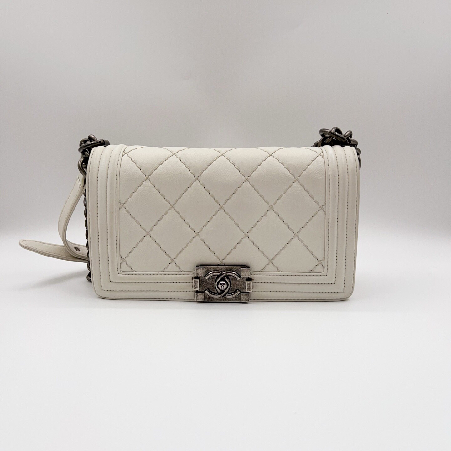 99新 Chanel/香奈儿 白色leboy中号 大菱格纹0409