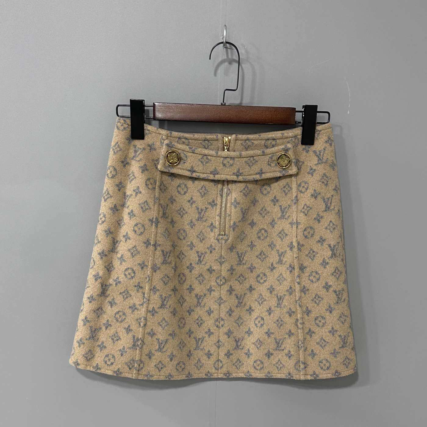 99新 LouisVuitton/路易威登 浴袍大衣同款老花短裙/36码/74352