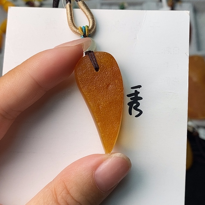 未镶嵌琥珀珠宝奇石