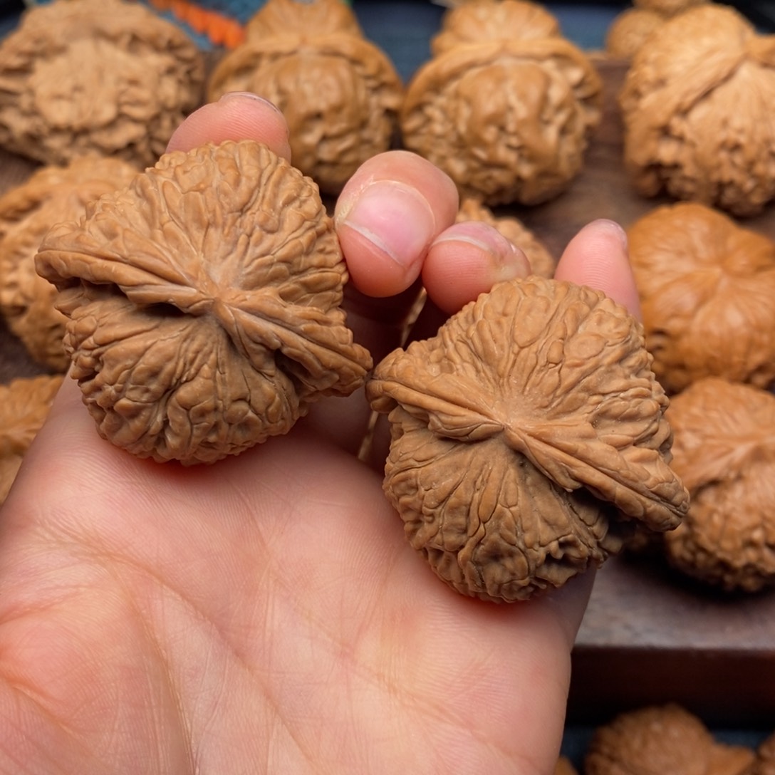 文玩核桃把件41全品，闷尖球白