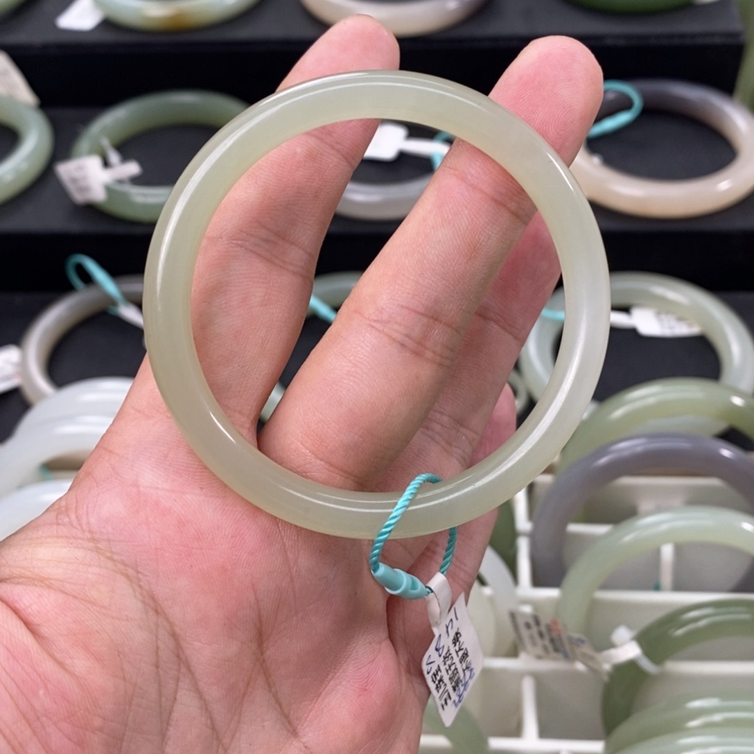 和田玉手镯未镶嵌5354