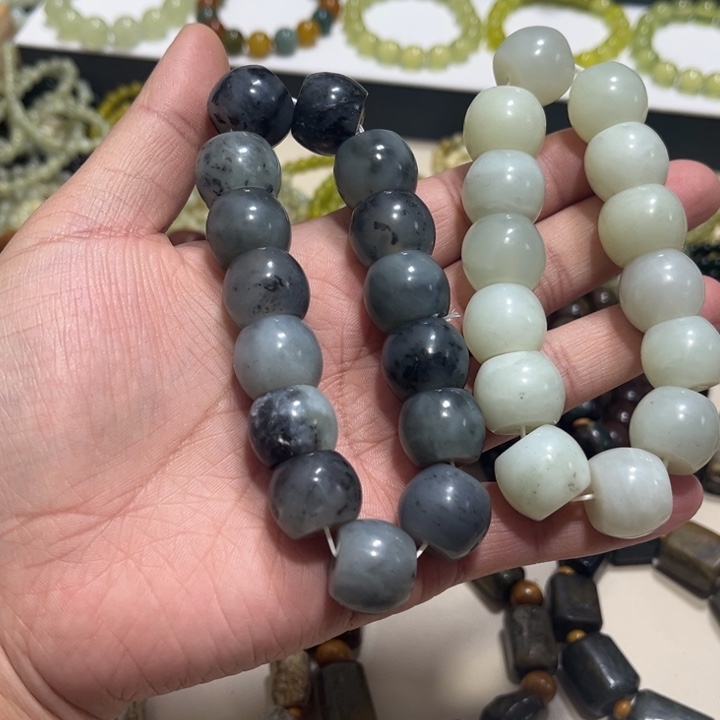 蛇纹石玉未镶嵌手链微瑕